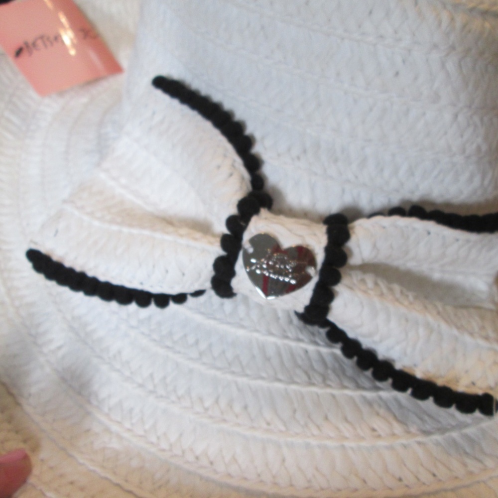 new BETSY JOHNSON white straw hat w/ ribbon - Picture 12 of 13